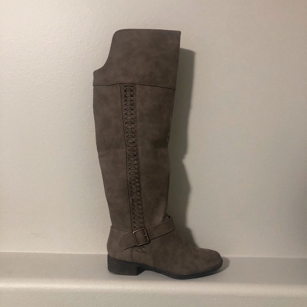 Never worn knee high boots 🤩